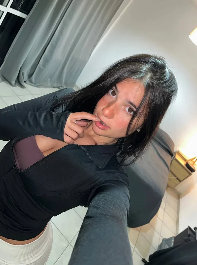 Kostenlos OnlyFans Chloe - EOS KSI Inkasso Deutschland GmbH, Baden-Württemberg